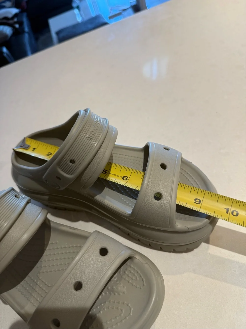 NWOT Crocs Classic Crush Sandal Platform Taupe Mushroom Size Women’s 6 / Men’s 4